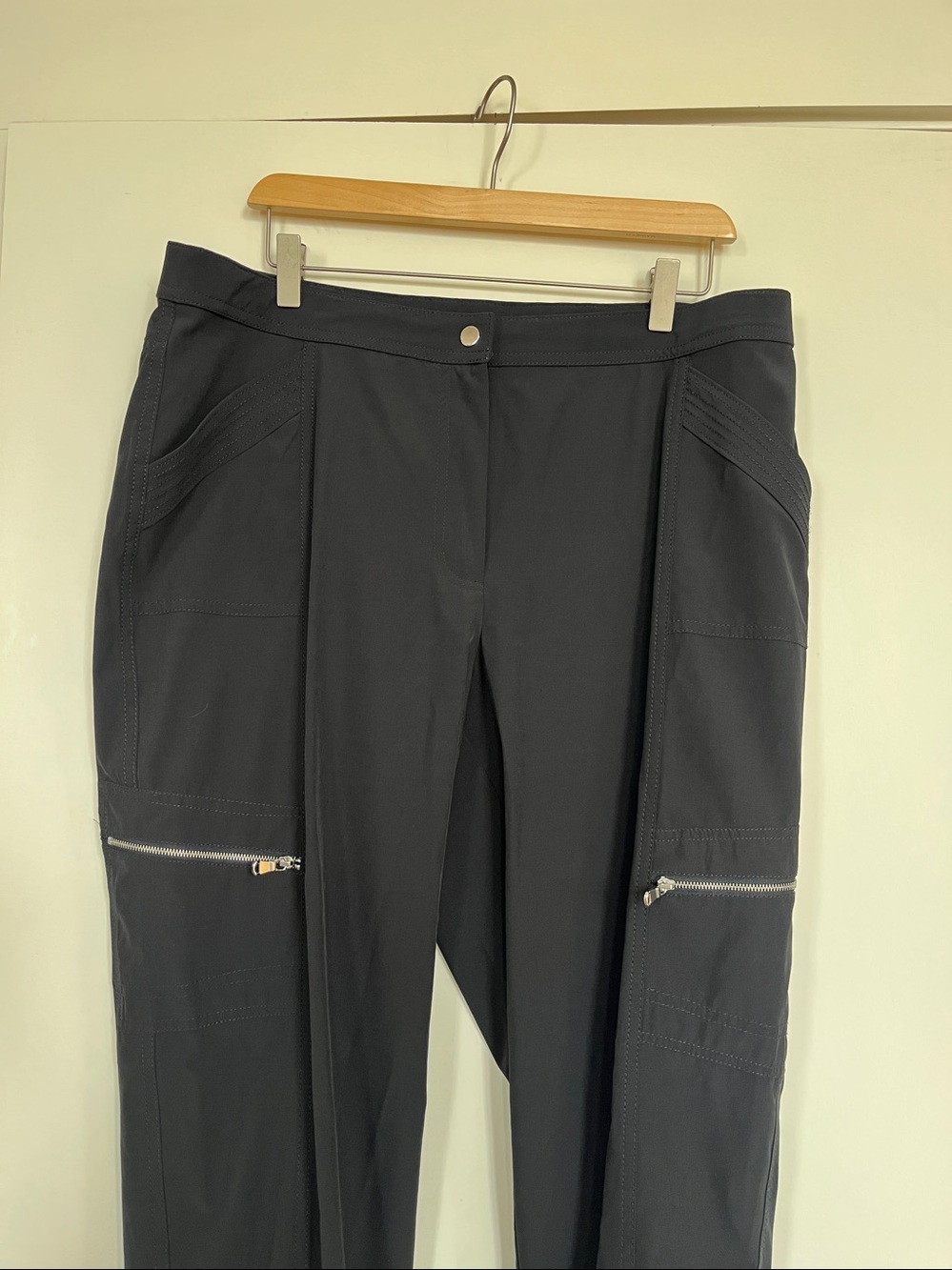 Zenergy by Chico's black jogger pants sz. 2.5 -SH - Picture 2 of 7